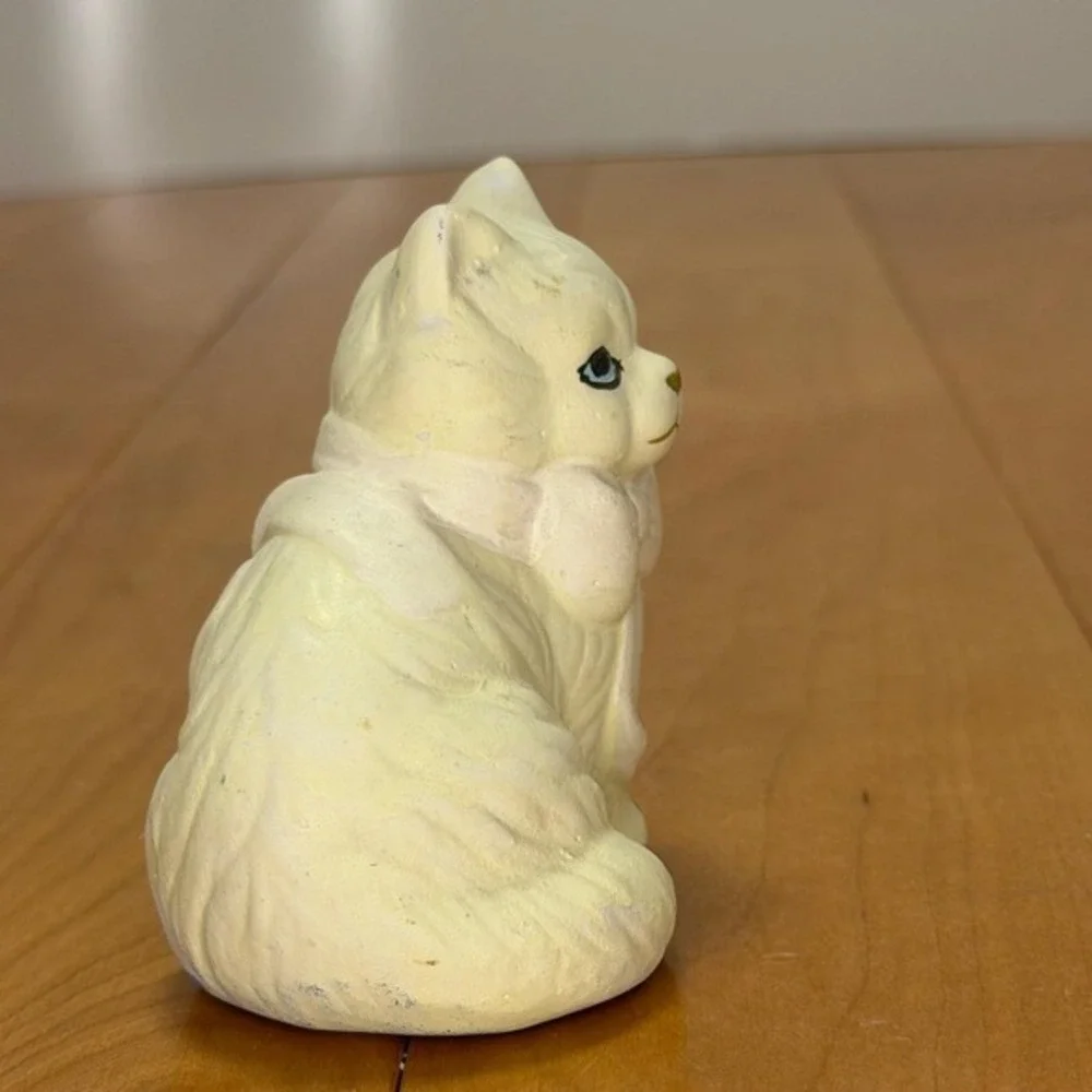 Vintage ST Cat Figurine – Pale Yellow Kitten w/ Blue Eyes Chalkware Style 3